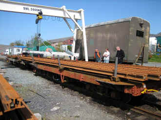 Loading rail wagon_TB25-4-06.jpg (65139 bytes)
