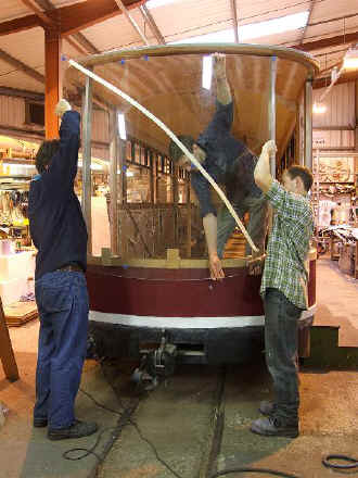 Observation car_RD29-8-08 trial fit of curved glass.jpg (61353 bytes)