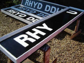 Rhyd Ddu signs A_RW10-2-08.jpg (83127 bytes)