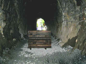 S10_AS20-8-07Ch24600S in Aberglaslyn Tunnel.jpg (54455 bytes)