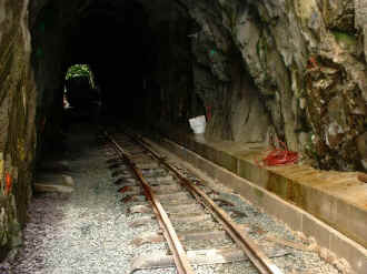 S9_JE18-7-07Goat Tunnel.jpg (62644 bytes)