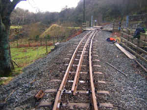 Tracklaying_AE28-1-09cracked rail.jpg (123677 bytes)