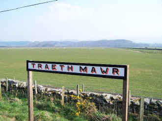 Traeth Mawr sign_BWH25-3-07.jpg (59876 bytes)
