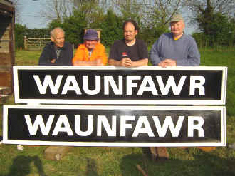 Wanfawr signs_MS26-4-07.jpg (71701 bytes)